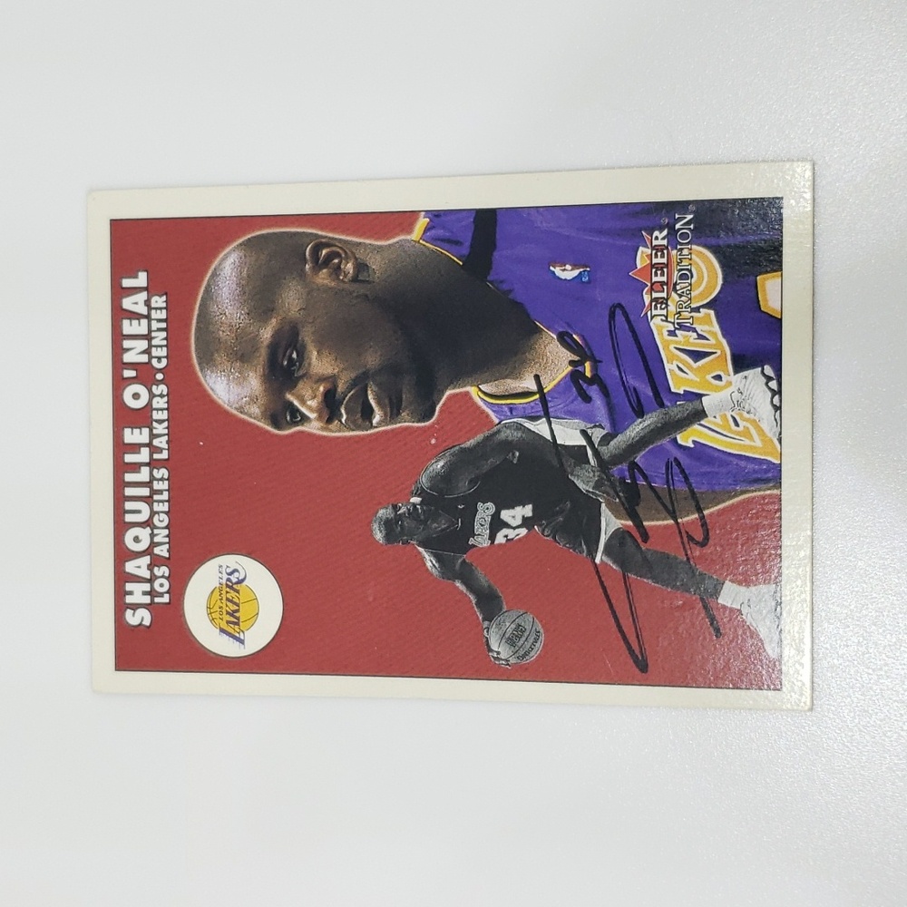 Shaquille O'Neal Lakers Fleer NBA trading card 2001